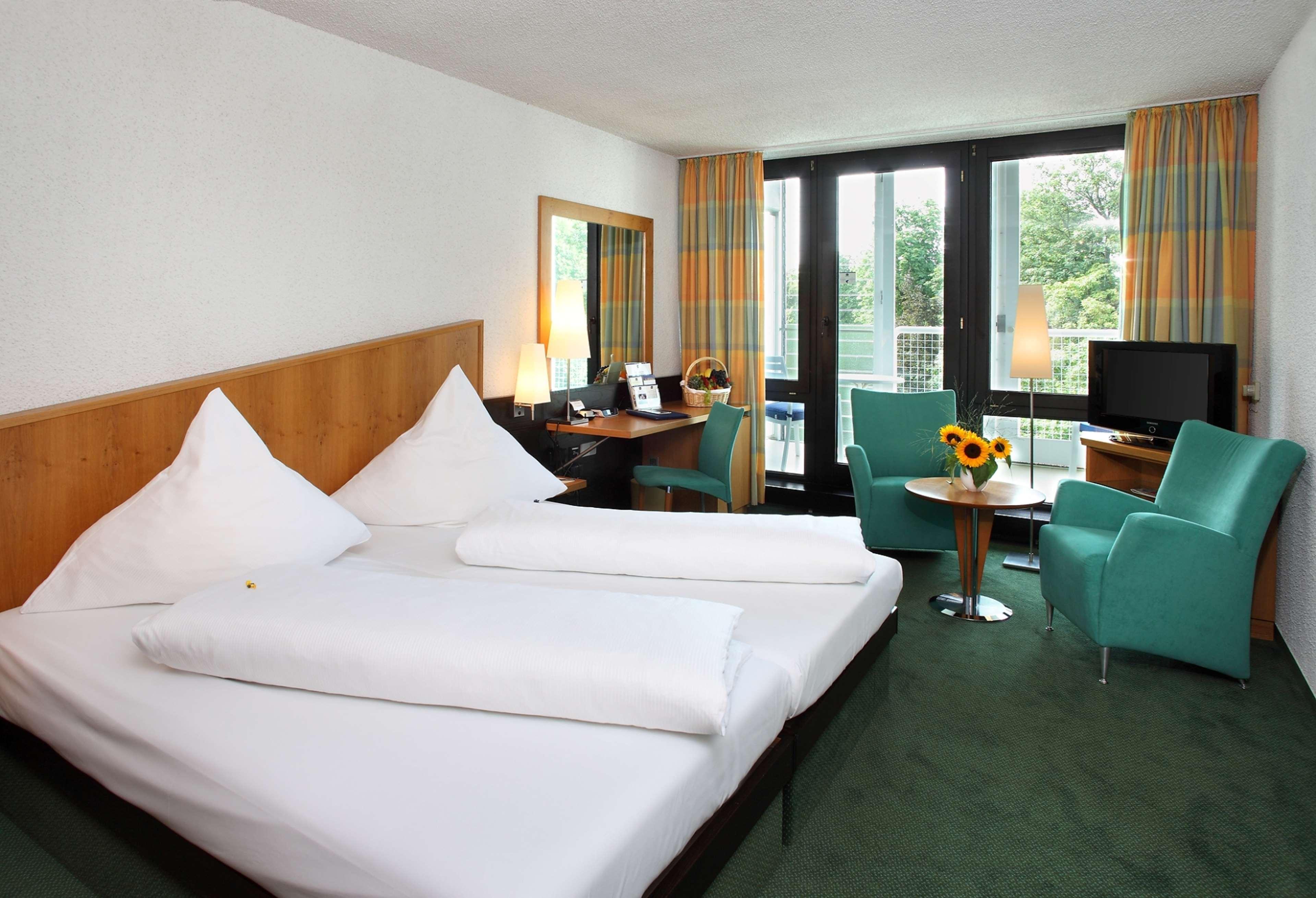 Western Premier Parkhotel 4*