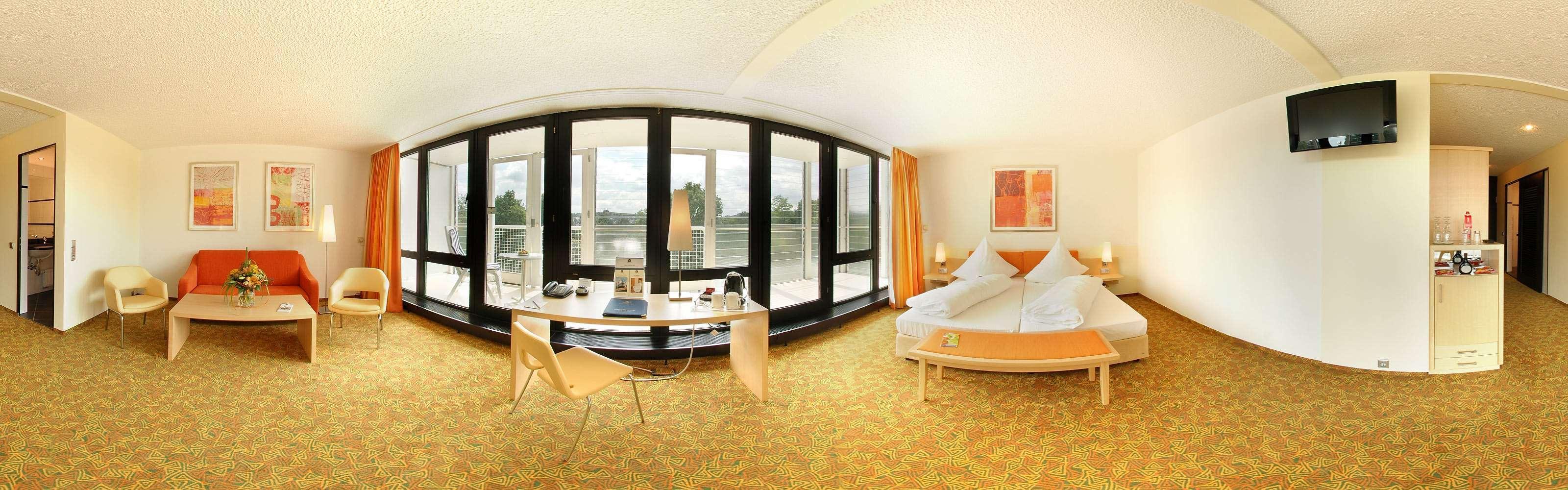 Western Premier Parkhotel 4*