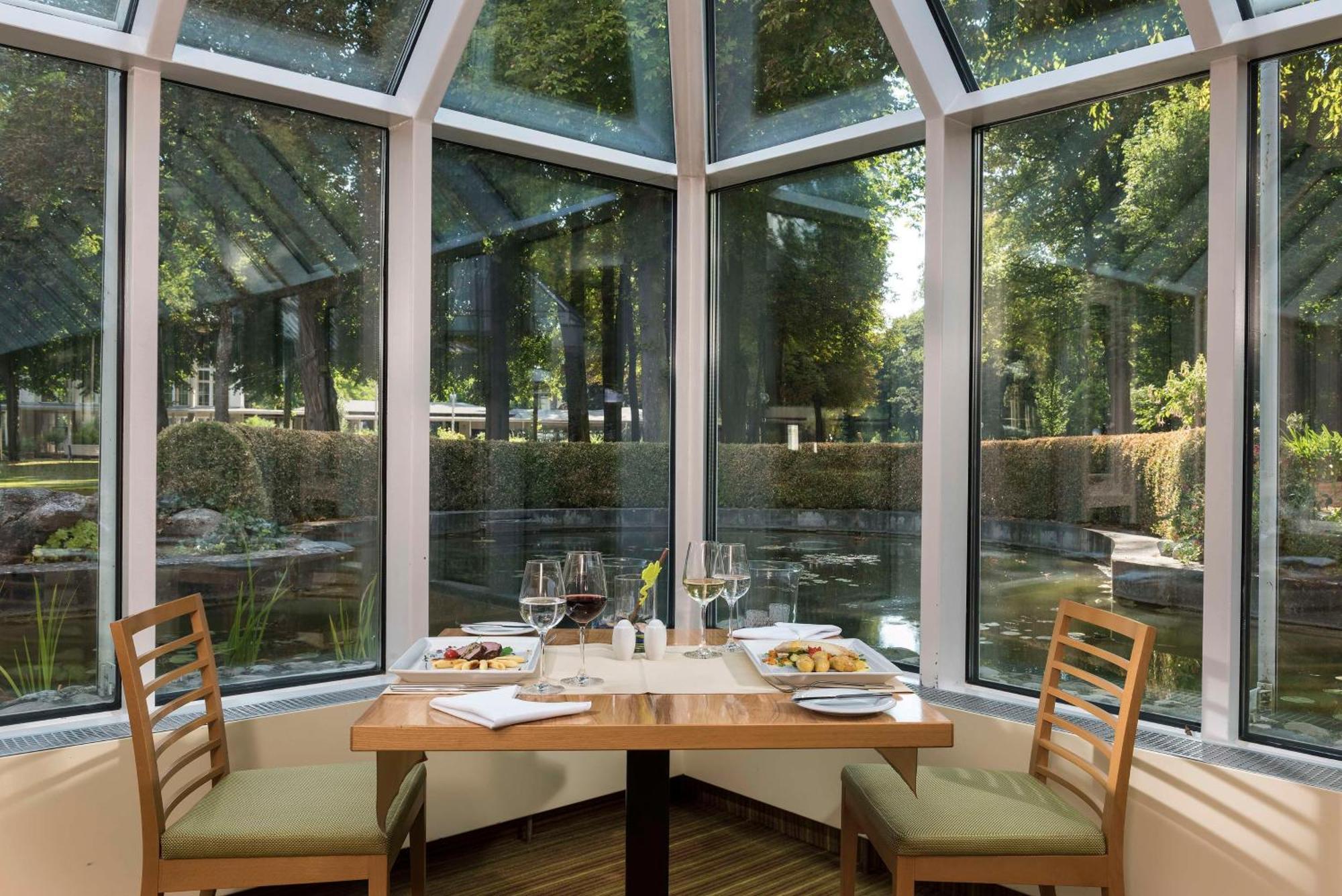 Western Premier Parkhotel 4*